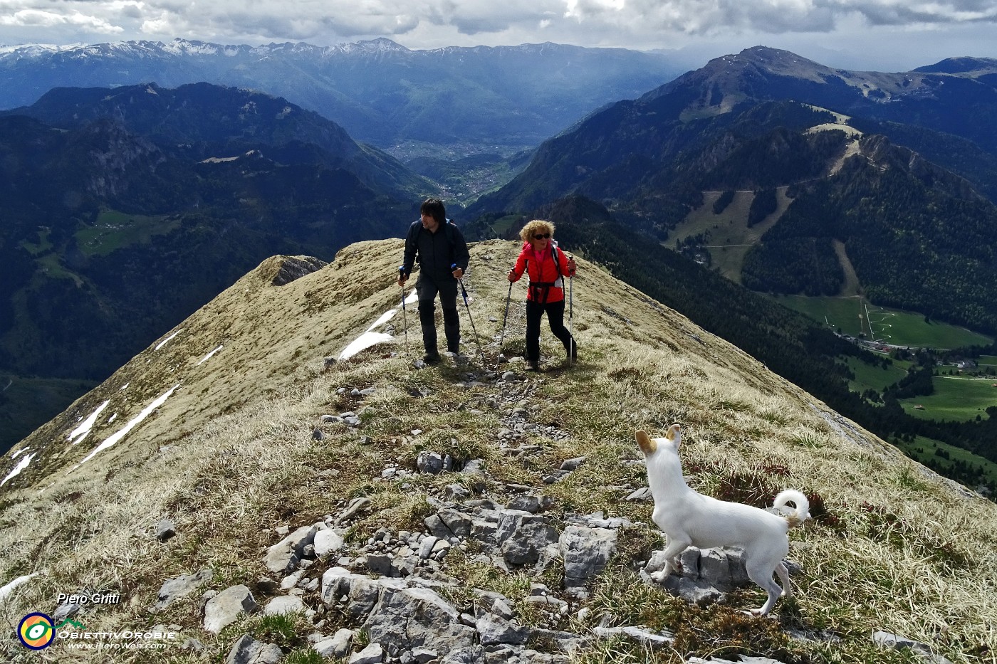 34 Vista verso il Monte Pora e la Valle Camonica .JPG -                                